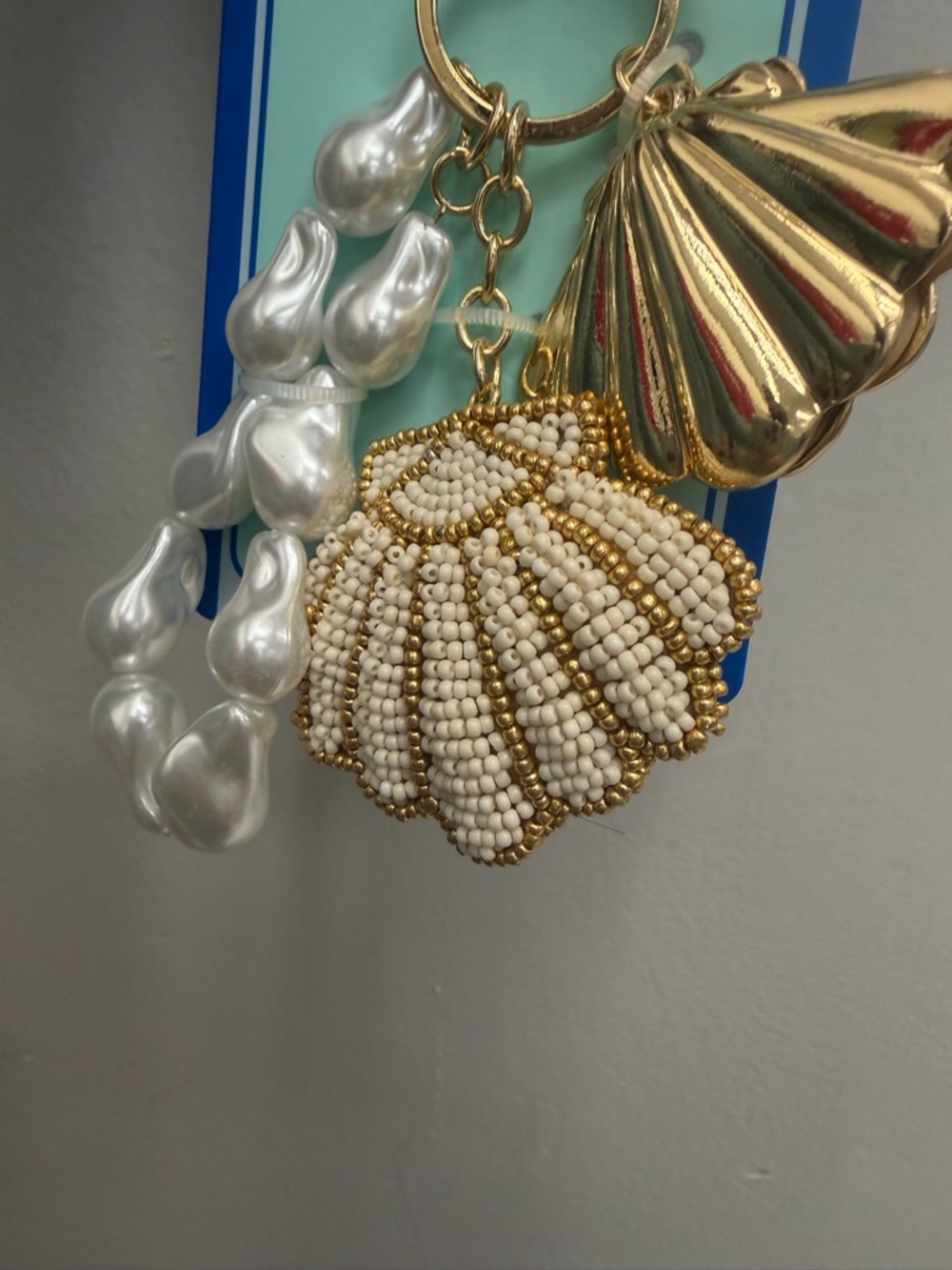 Beaded Shell Keychain with Gold Shell Charm - Picture 2 of 5